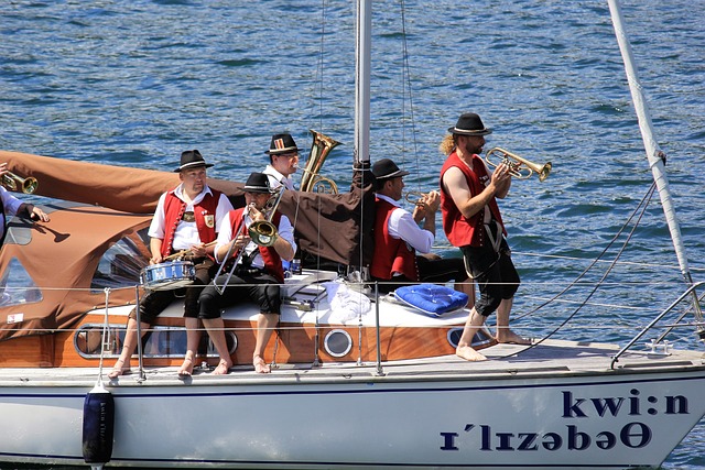 團領導下的 團領導下的