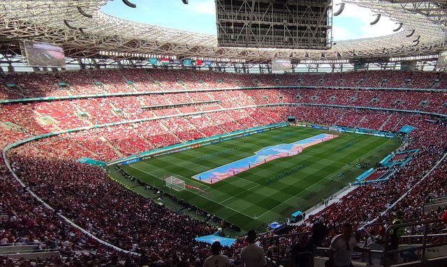 合同年，40岁詹姆斯还值2年1亿顶薪吗？三大原因让各队哄抢.